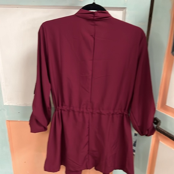 Women’s wine colored grab and go jacket - Picture 2 of 3